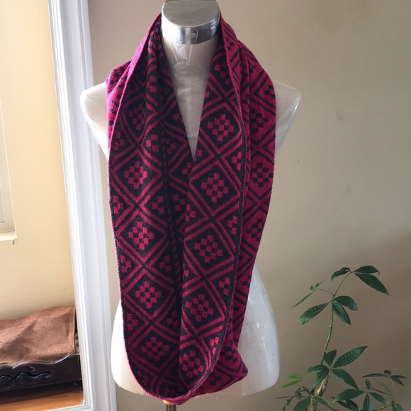 Scarf - Picture 1 of 4